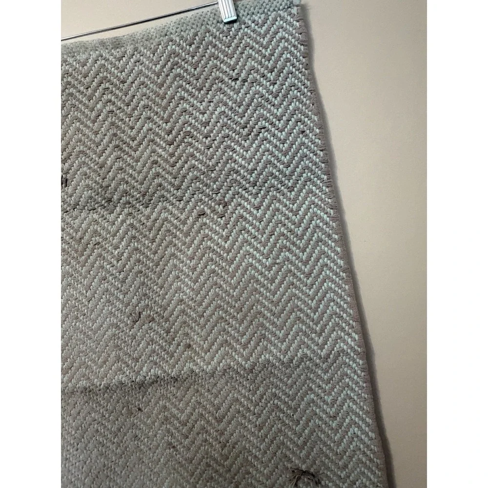 Room Essentials Blue Chevron Pattern Woven Accent Rug White 32.5x19in